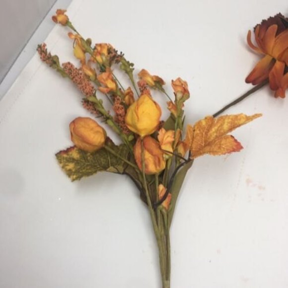4 Fall Berry & Twig Silk Flower Stem bunches and 3 pin on flower rounds‎ orange - Picture 3 of 9